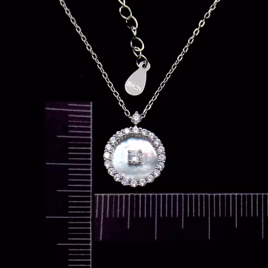 Colar de prata de aniversário em forma de doce de coração com corrente cruzada CZ